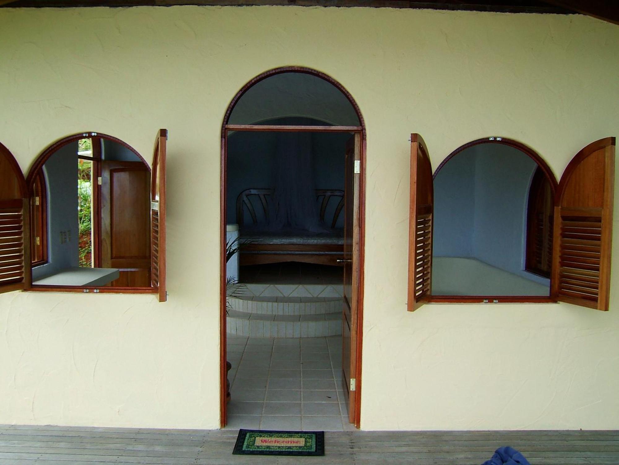 Lagunavista Villas Carate Exterior photo