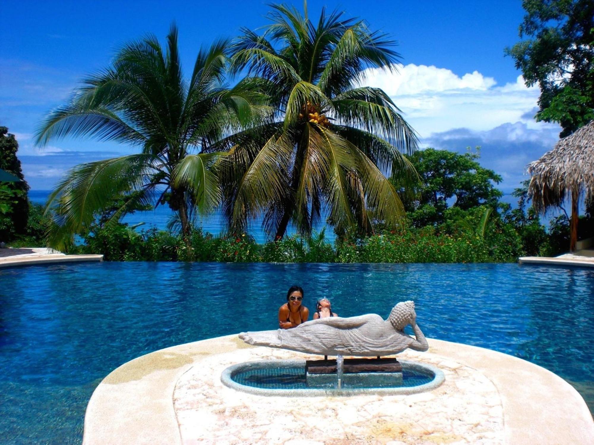 Lagunavista Villas Carate Exterior photo