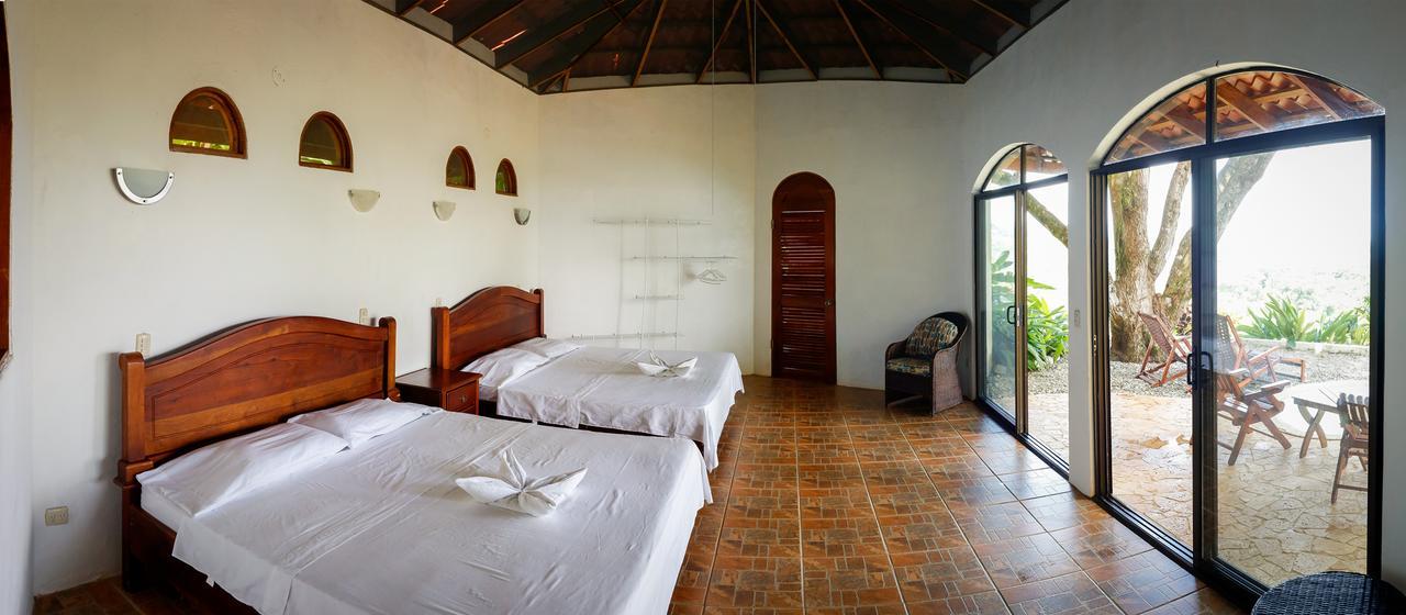 Lagunavista Villas Carate Exterior photo